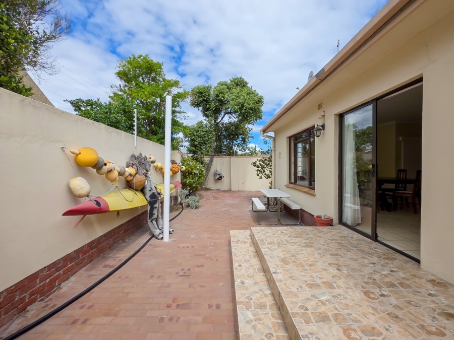 1 Bedroom Property for Sale in Bloubergrant Western Cape